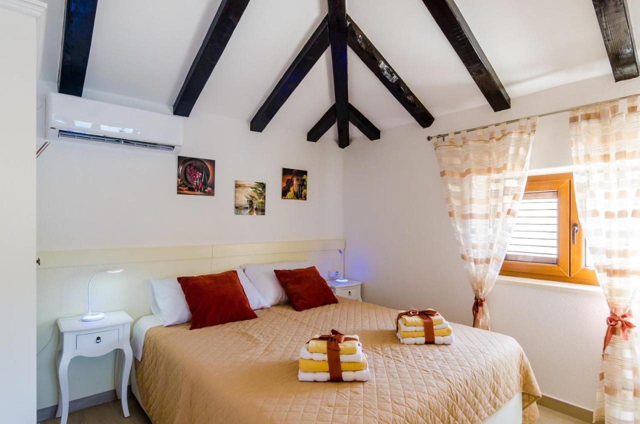 Apartments Melany Slano Exterior photo