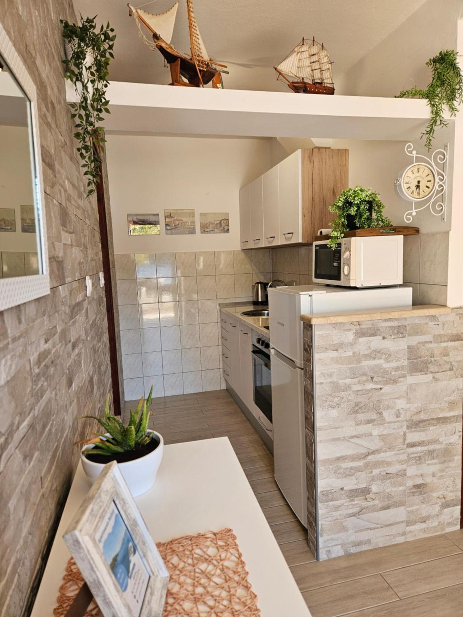Apartments Melany Slano Exterior photo